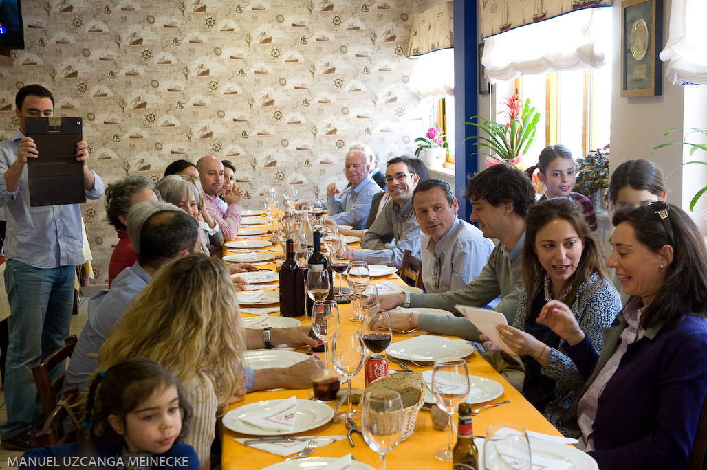 Celebracion del cumpleaños de Carmen. La Lonja, Burela